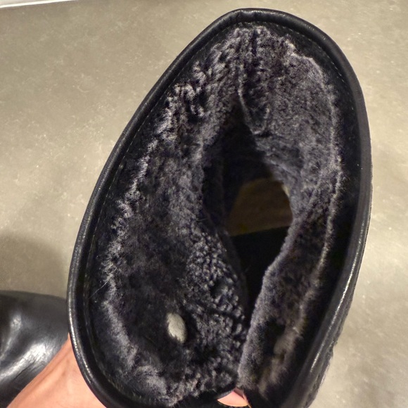 Black UGG Lynnea II Leather Clog Boots. Women’s size 8. - Picture 5 of 7